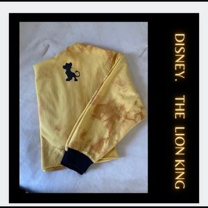 Disney “The 🦁 King” cropped hoodie. NWOT.